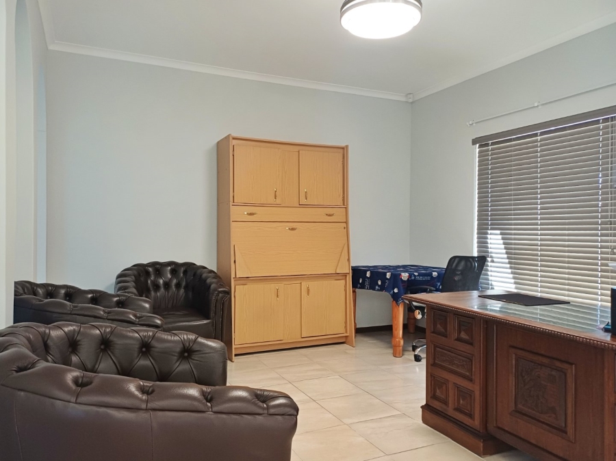 5 Bedroom Property for Sale in Fraaiuitsig Western Cape